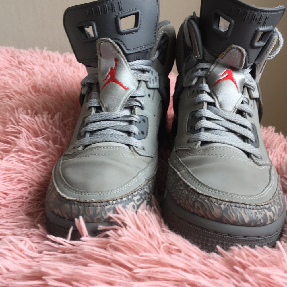 Jordan Sneakers - Picture 1 of 5